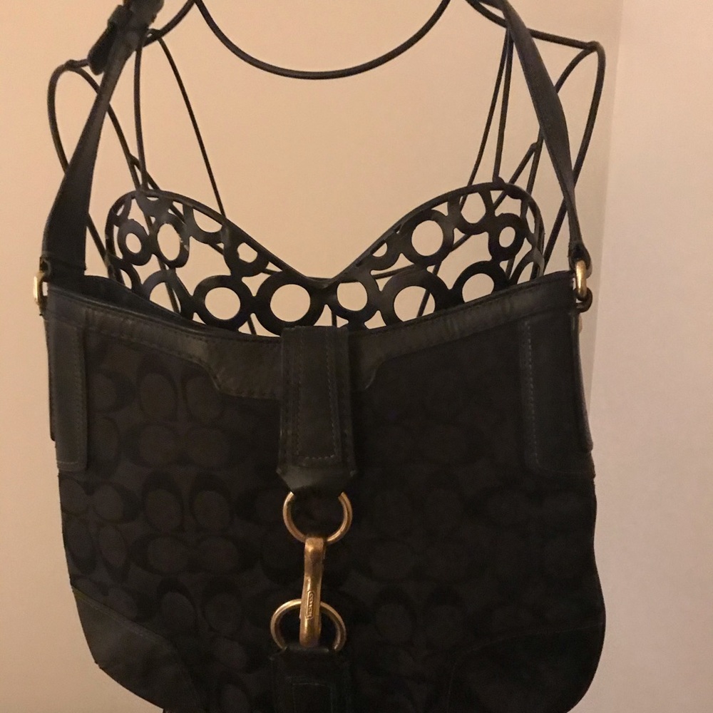 Black coach purse in pretty good condition